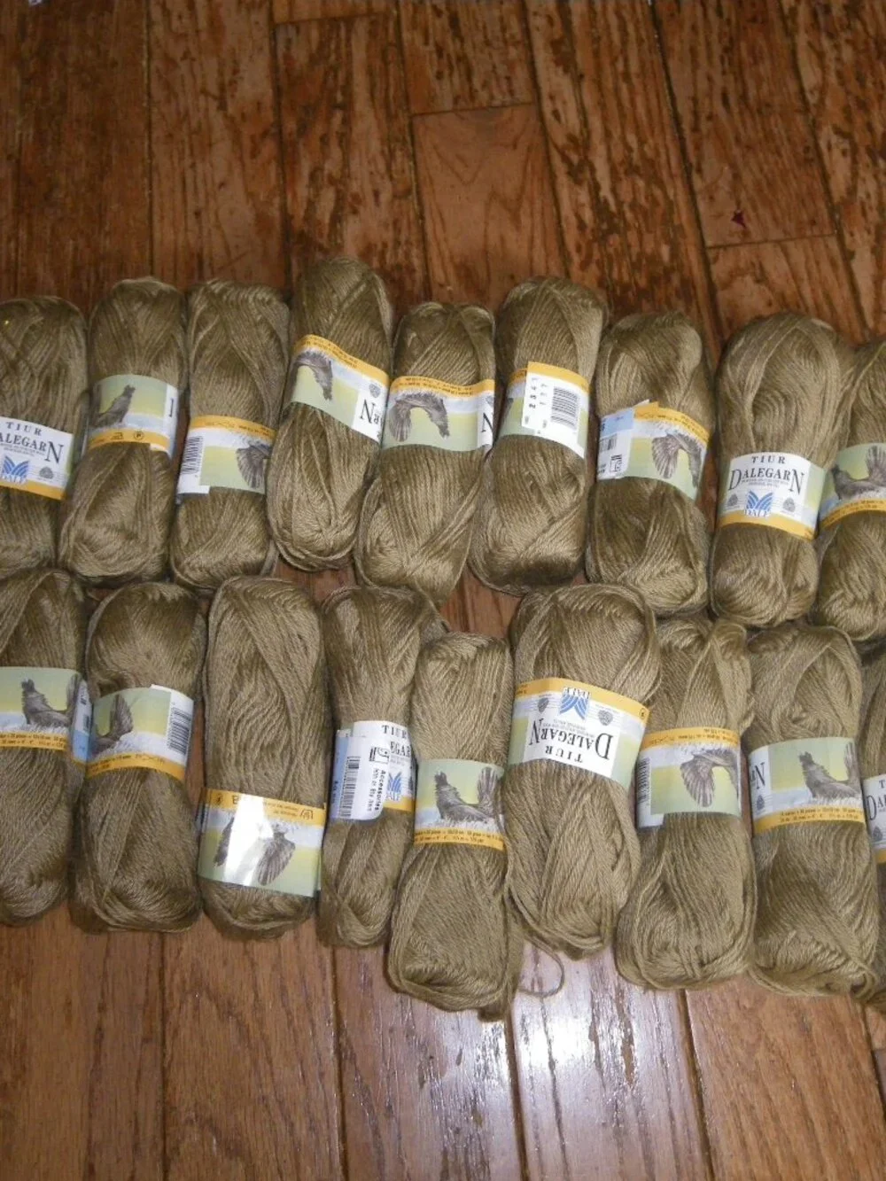 19 Small Skeins Tiur Dalegarn Mohair & Wool Blend Yarn Color Tan Khaki 126 ydsea
